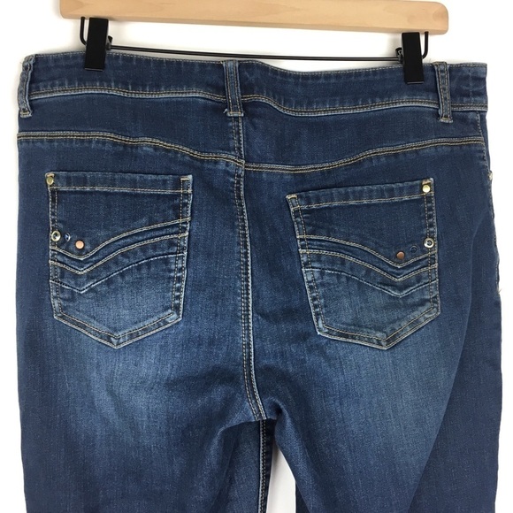 CHICO’S Jeans Ankle Crop Ultimate Fit Platinum Denim Stretch Mid Rise Size 8 - Picture 5 of 14